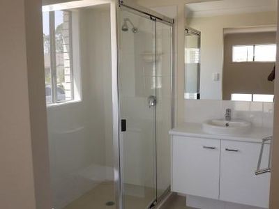 25 Lorikeet Parade, Dakabin