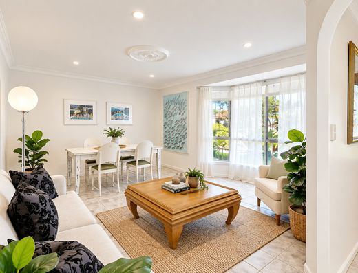 Spacious, Light-Filled Living in a Quiet Old Tewantin Cul-de-Sac image 3