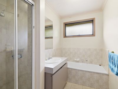 4 Edmonton Place, Doncaster East