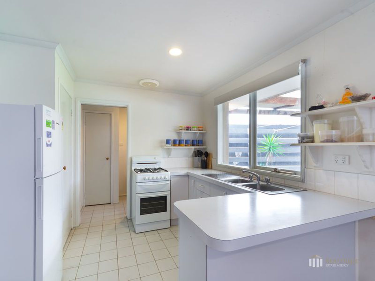 8 Hillview Rise, Hampton Park
