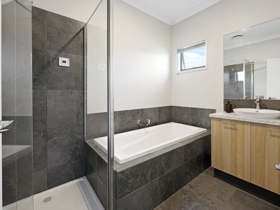 5 Dardinal Lane, Warrnambool