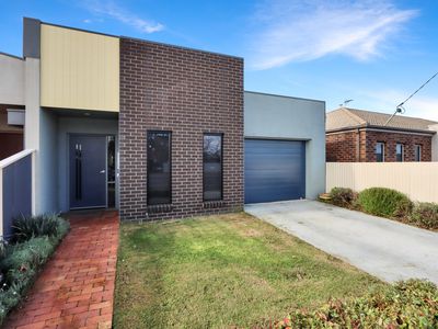 2 / 11 URQUHART STREET, Horsham