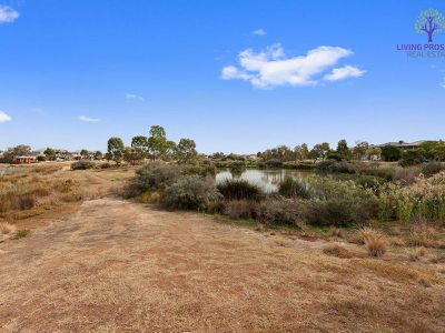 3 / 12 La Rochelle Boulevard, Point Cook