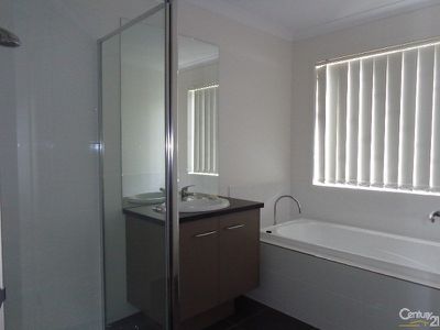 26 Verdant Avenue, Officer