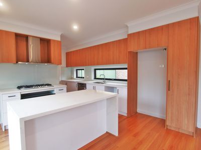 2 / 4 Kirstina Road, Glen Waverley