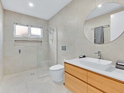 2 Leo Crescent, Alexandra Headland
