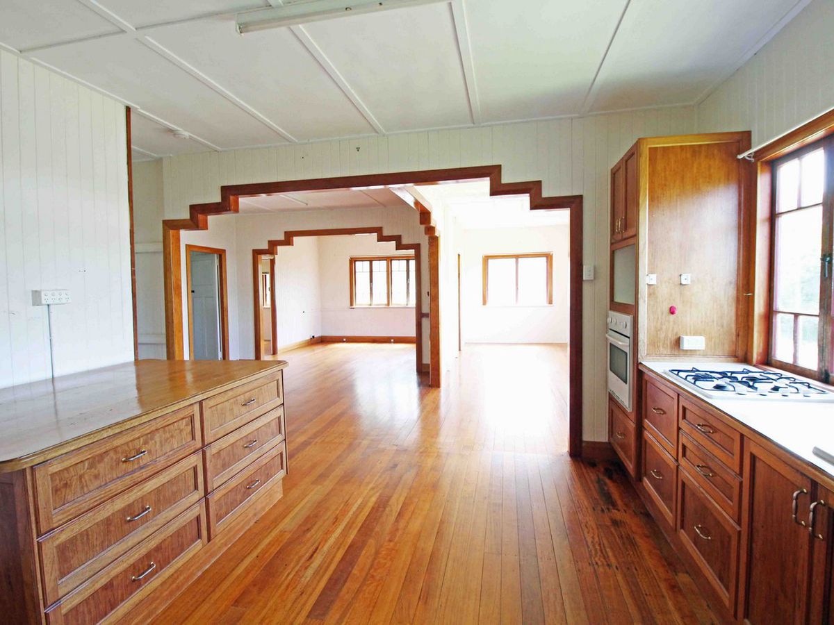 44 WEAVER STREET, Atherton