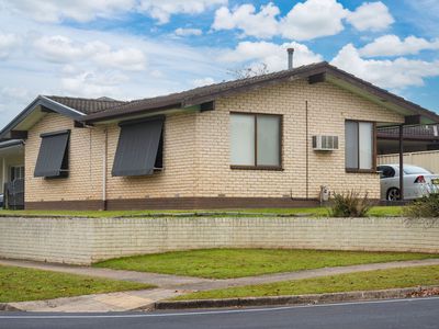 1 / 8 LOWANNA STREET, Wodonga