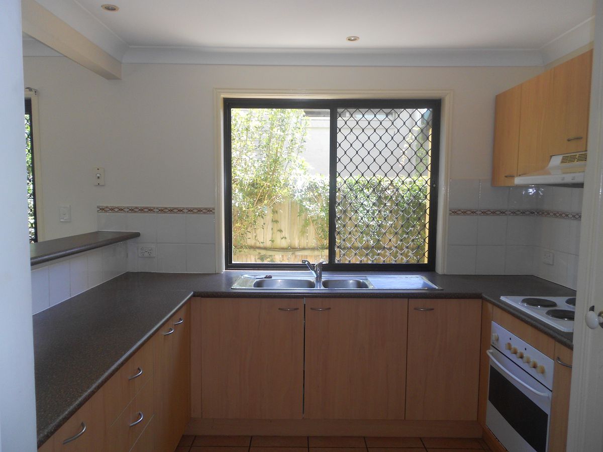 1 / 22 Cardross Street, Yeronga