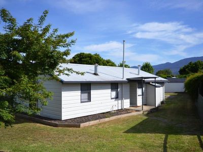 39 Freeburgh Avenue , Mount Beauty