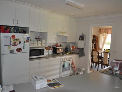 9 Oak St, Forbes