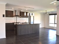 24 Walker Circuit, Undullah