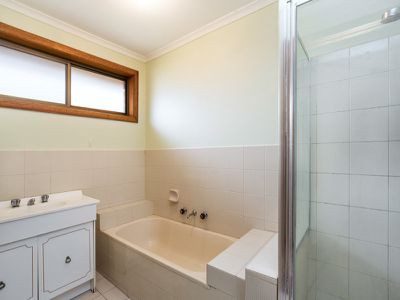 1 / 105 Market Road, Werribee