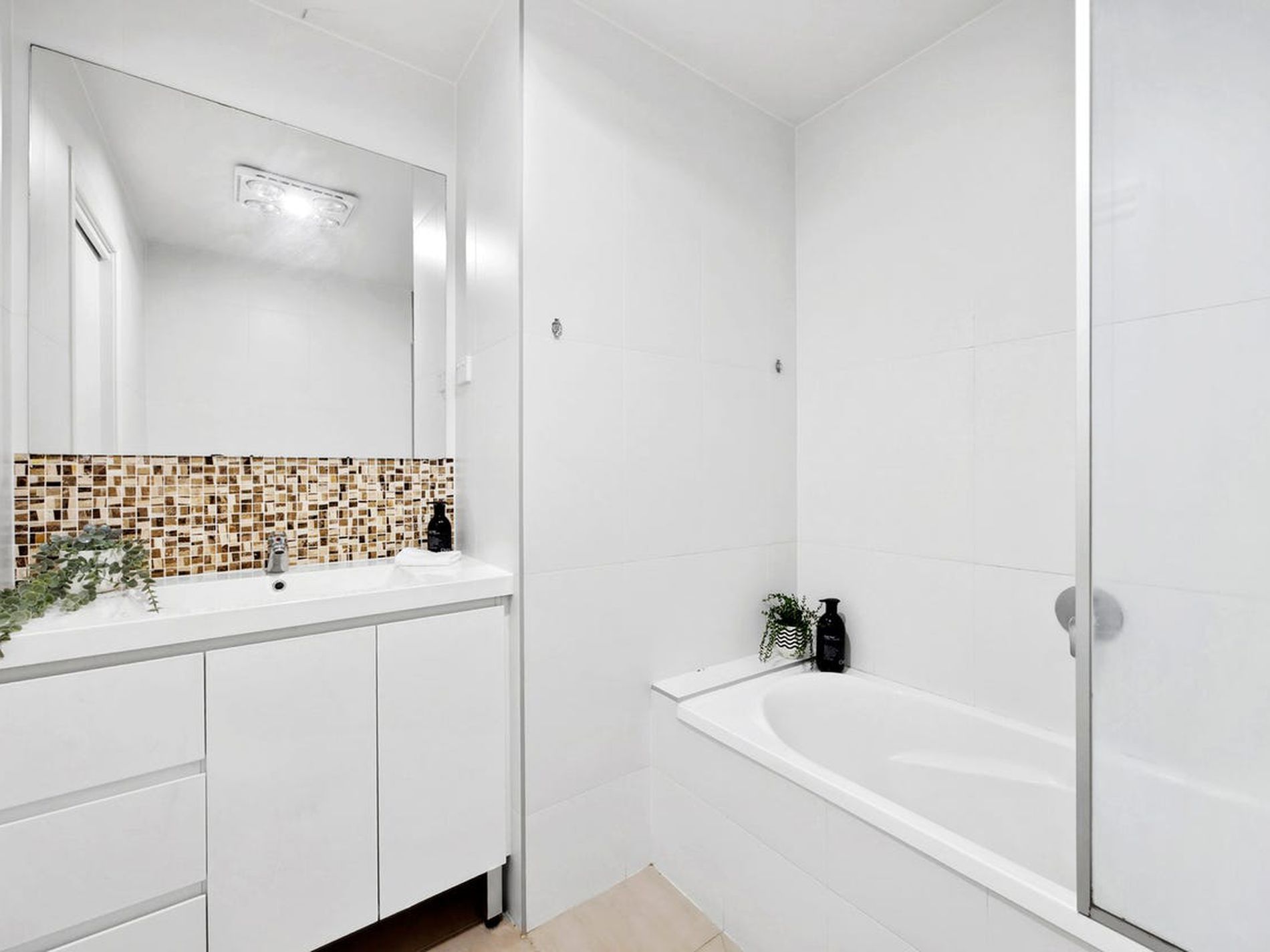 140 / 142 Mapleton Avenue, Harrison