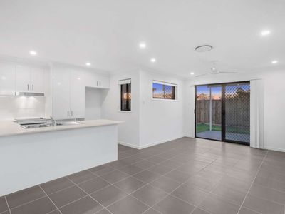 10 / 15 Waratah Way, Morayfield