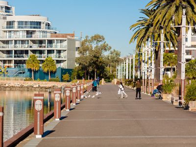 D6061 / 7 Bennelong Parkway , Wentworth Point