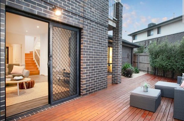 2 / 8 Gretna Court, Greenvale