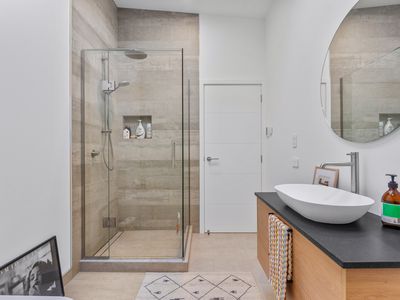 37A Parr Terrace, Castor Bay