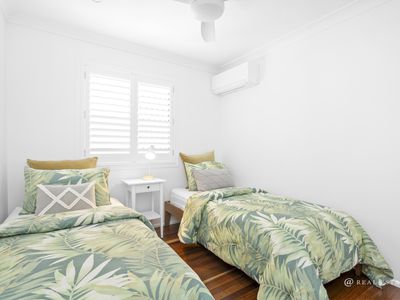 6 Coolwaters Esplanade, Kinka Beach