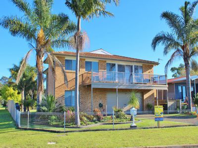 44 Lakeside Drive, Eden