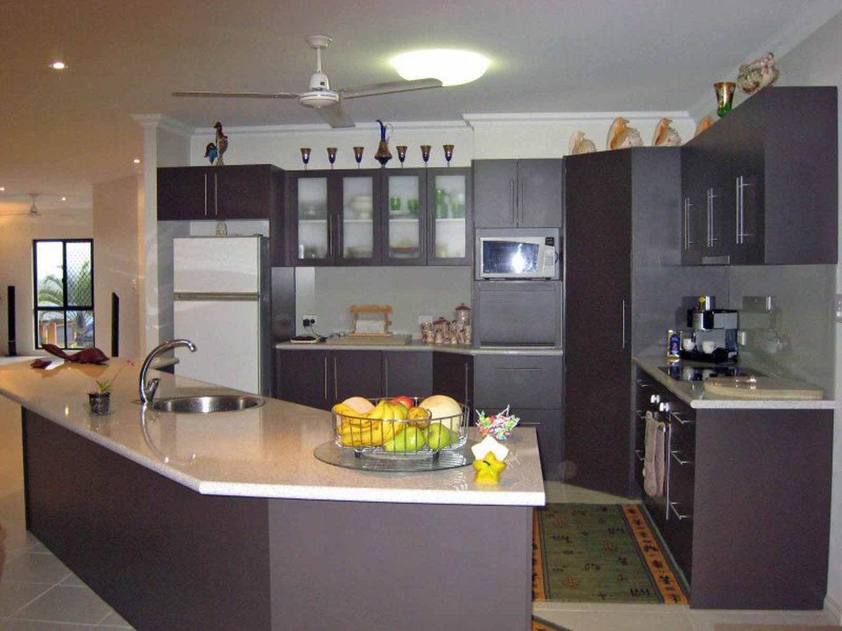 12 Countryview Drive, Atherton