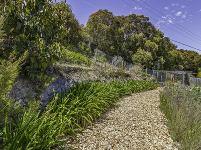 1936 Huon Highway, Grove