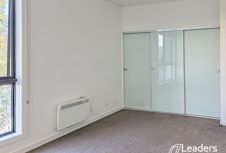 10 TEA TREE LANE, Burwood