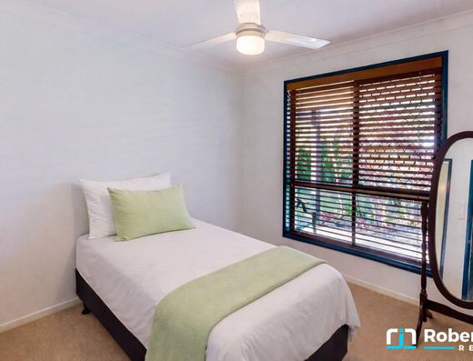 Spacious Home Offering Privacy, Pool & Side Access image 20