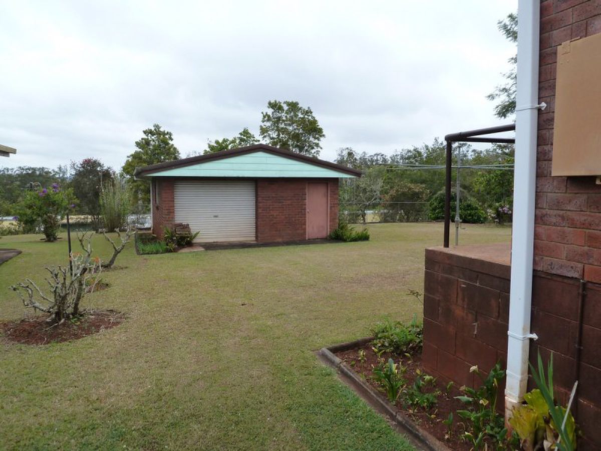 27 Putt St., Atherton