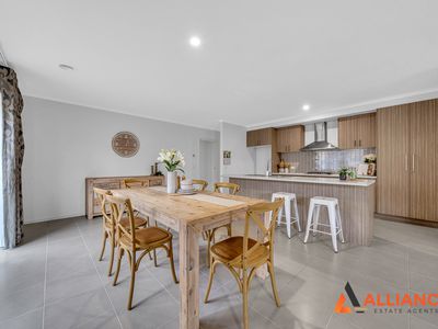 81 Charlbury Crescent, Cranbourne North