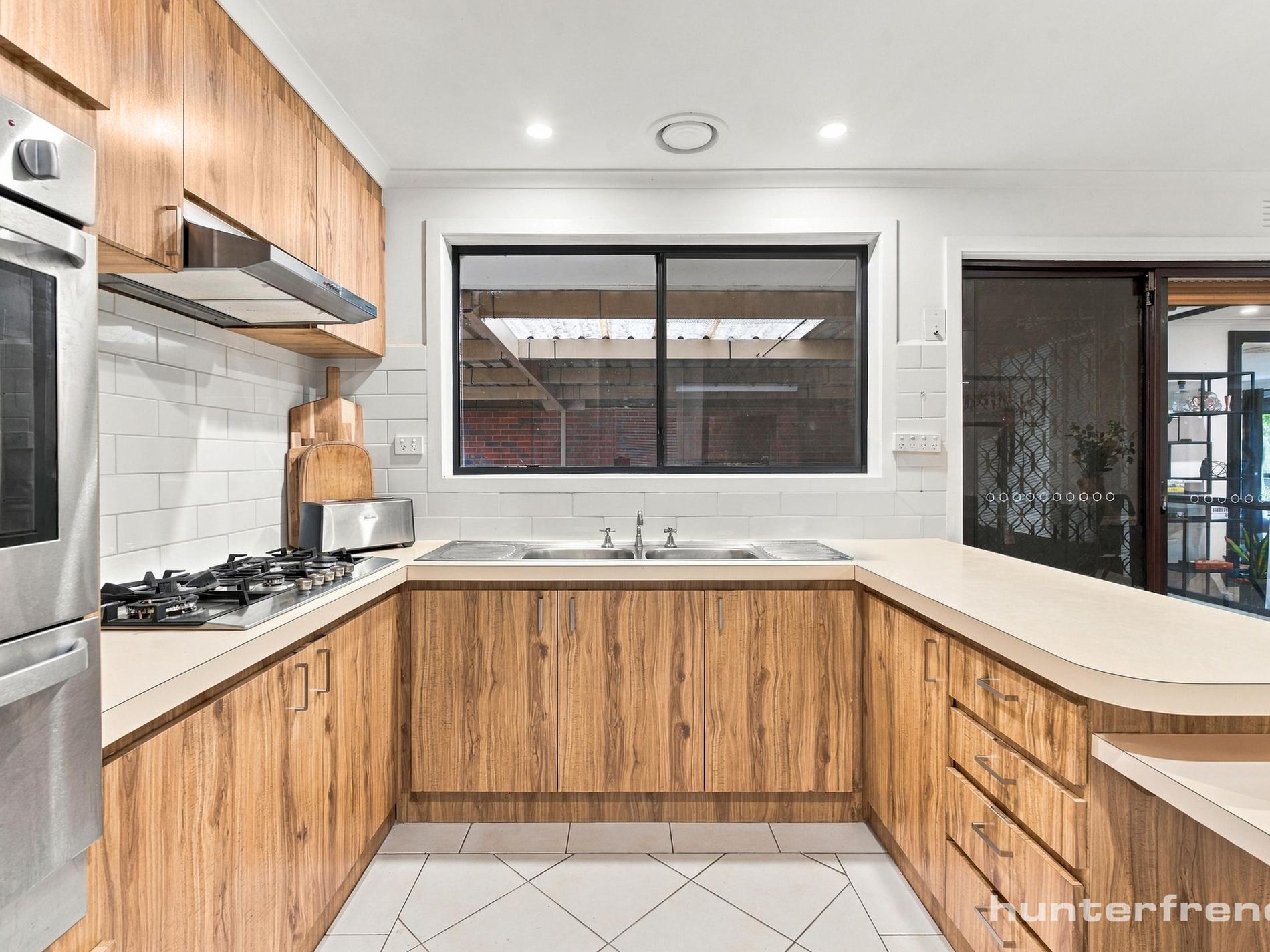 28 Carinza Avenue, Altona Meadows