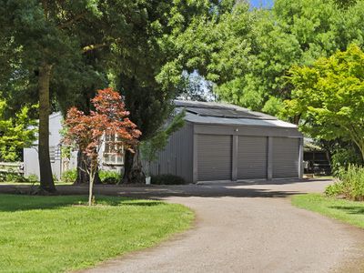 1260 Mansfield-Woods Point Road, Piries