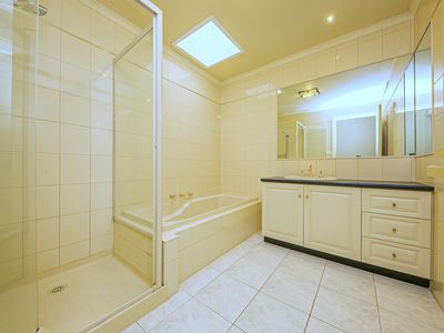 6 Waverley Avenue, Kew