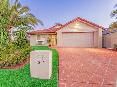 121 Ropley Road, Wynnum West