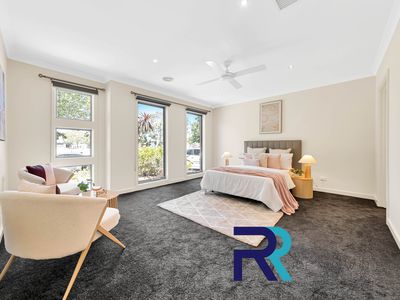 5 EMMETTS MEWS, Deer Park