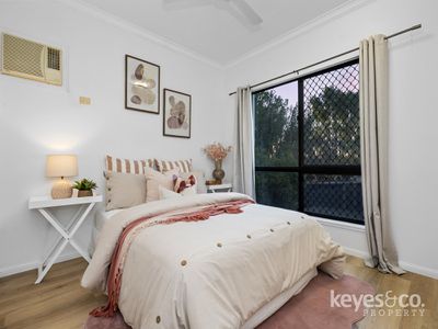 5 Outlook Crescent, Douglas