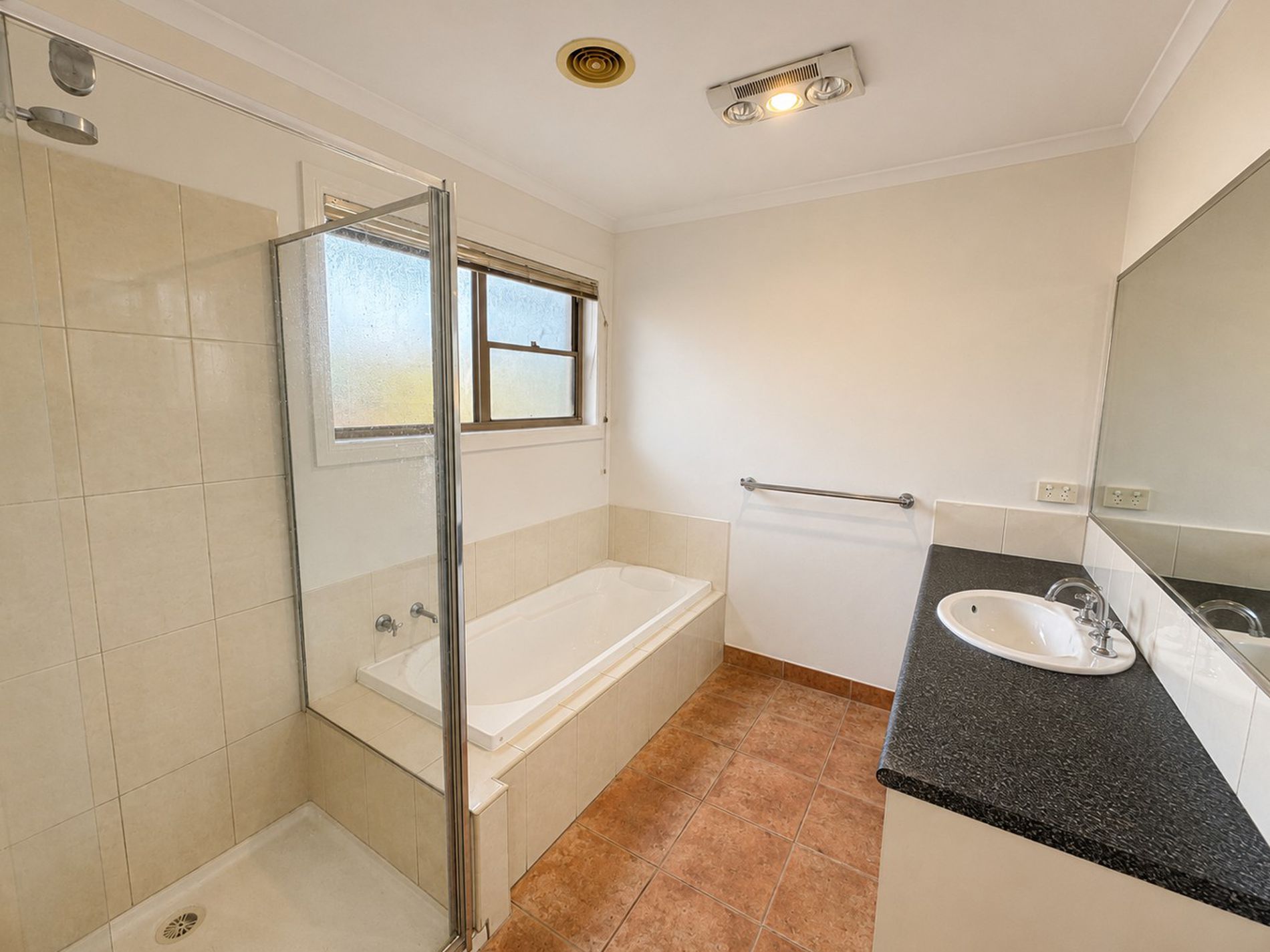 2 / 10 Dixon Avenue, Werribee