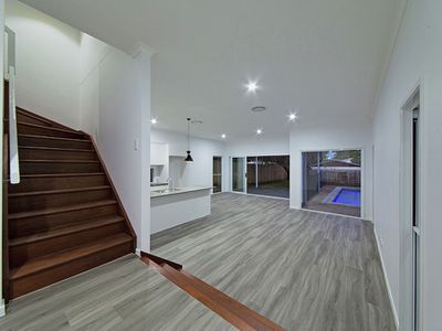 142 Kamarin Street, Manly West