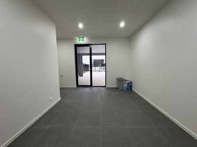 2 / 26 Robbins Circuit, Williamstown North