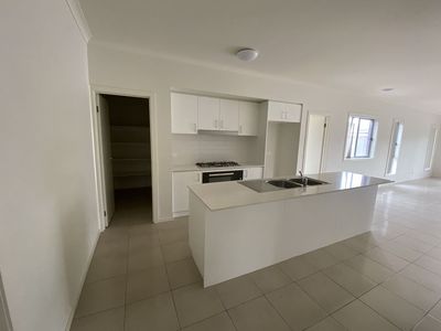 27 Peroomba Drive, Point Cook