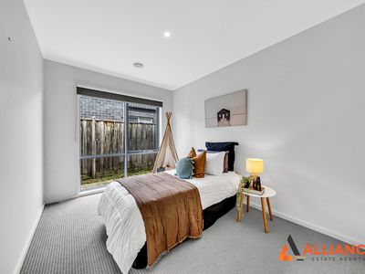 81 Charlbury Crescent, Cranbourne North