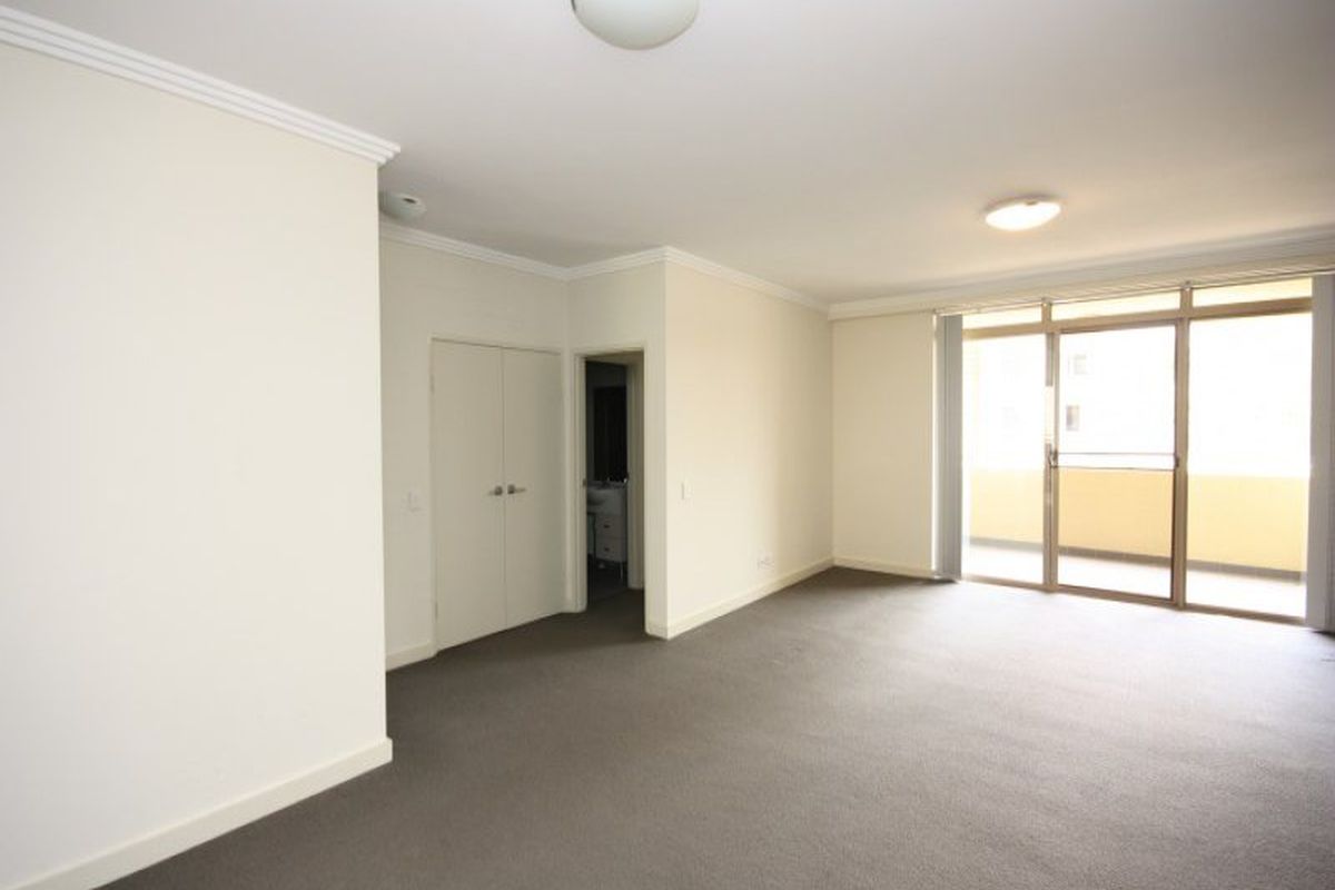 4  Stromboli Strait , Wentworth Point
