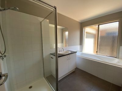 20 Kingbird Avenue , Tarneit