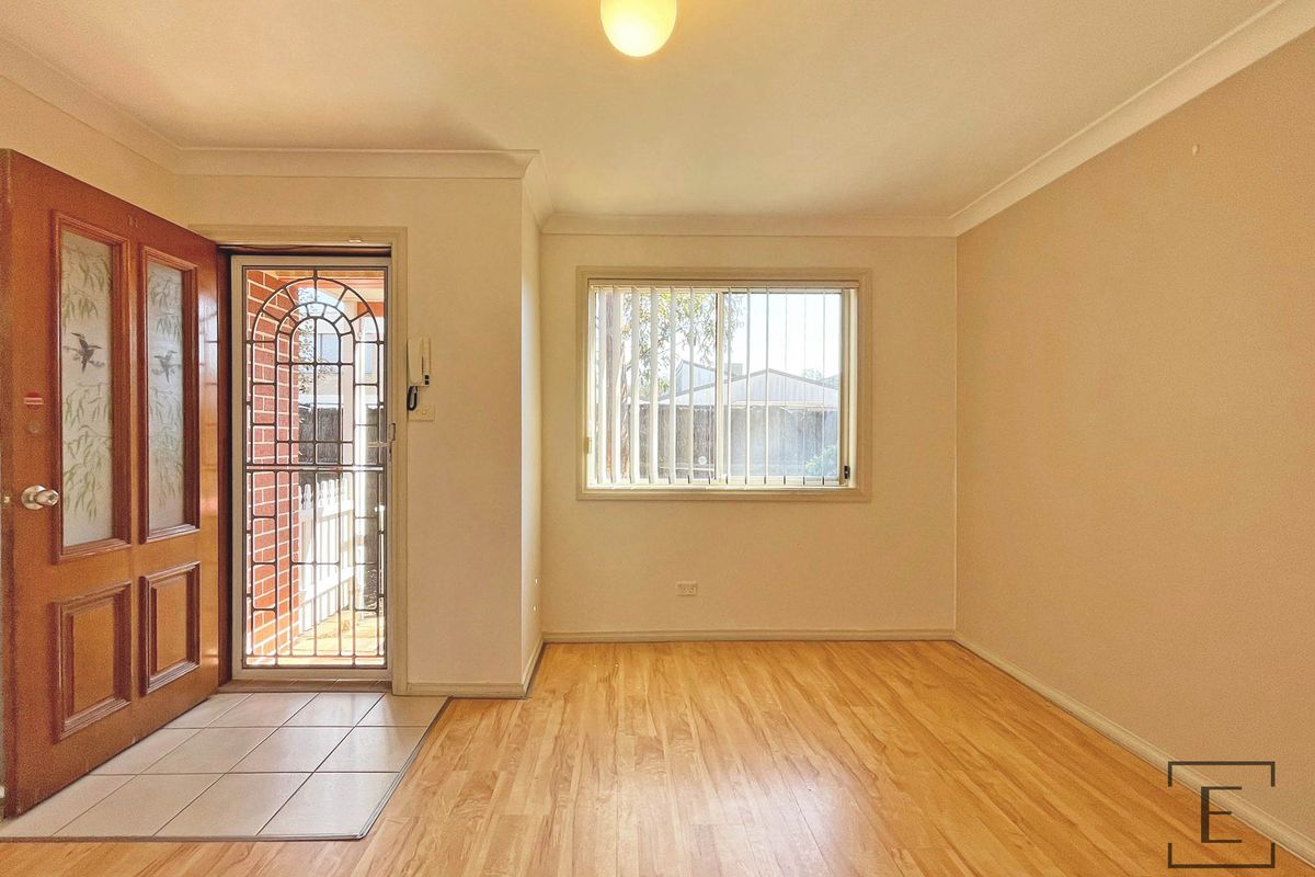 11 / 2 Station Avenue, Concord West