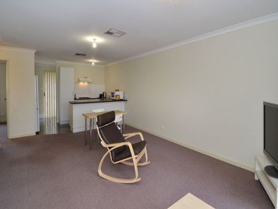 7 / 3 Great Eastern Hwy, Somerville