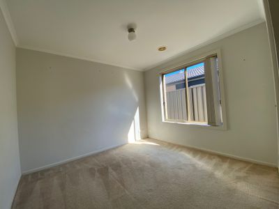 30 Clearwater Rise Parade, Truganina