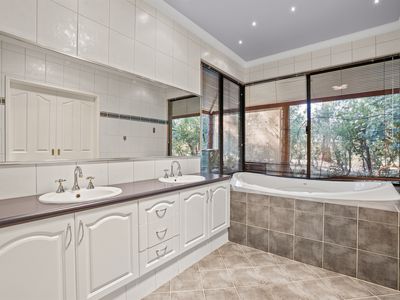 64 Egerton Drive, Serpentine