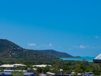 22 Whitehaven Cres, Cannonvale