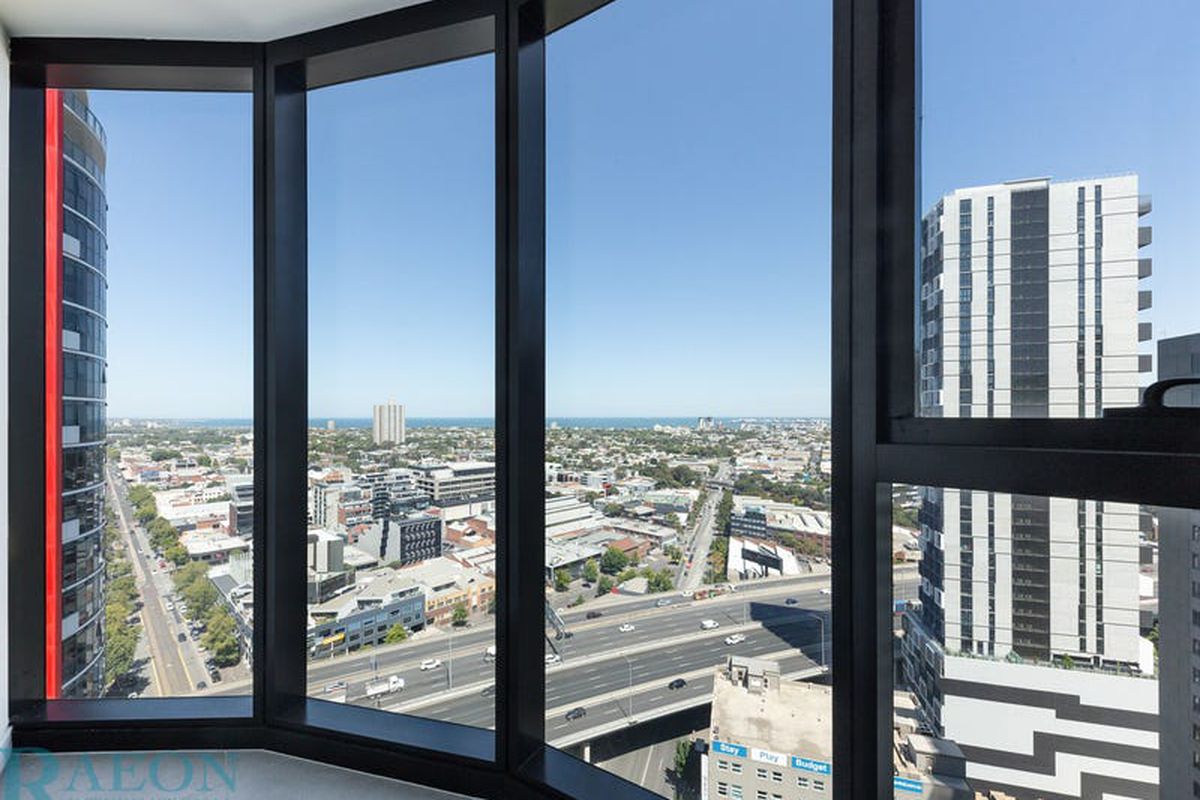 2403 / 105 Clarendon Street, Southbank