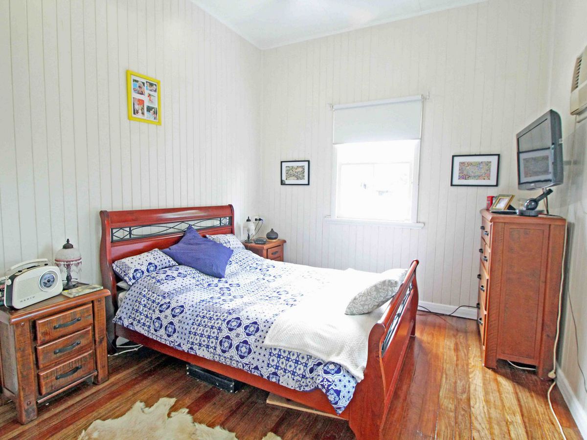 131 ROBERT STREET, Atherton